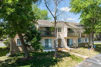 Waterford West in Ballwin, MO - Building Photo - Building Photo