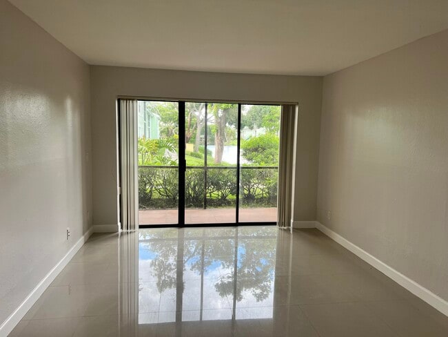 8789 NW 39th St in Sunrise, FL - Building Photo - Building Photo