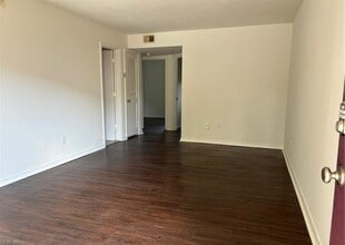 815 Sandy Ct, Unit 801 in Virginia Beach, VA - Building Photo - Building Photo