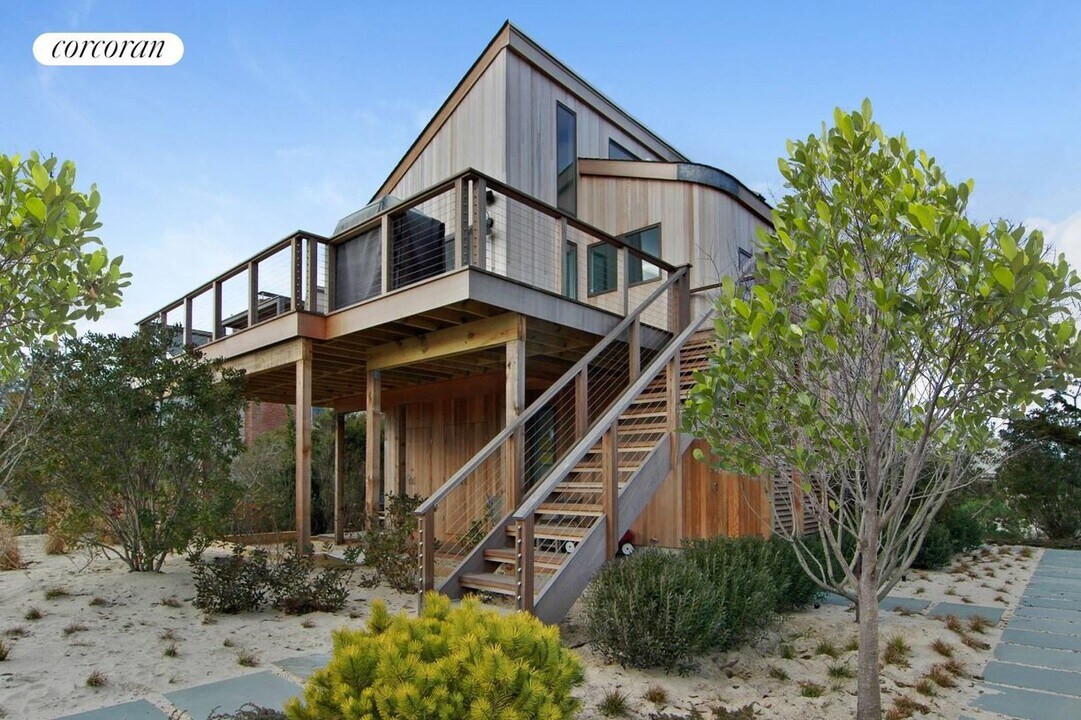 55 Shore Rd in Amagansett, NY - Building Photo