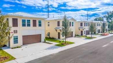 The Residences at Lake Saunders in Mount Dora, FL - Foto de edificio - Building Photo