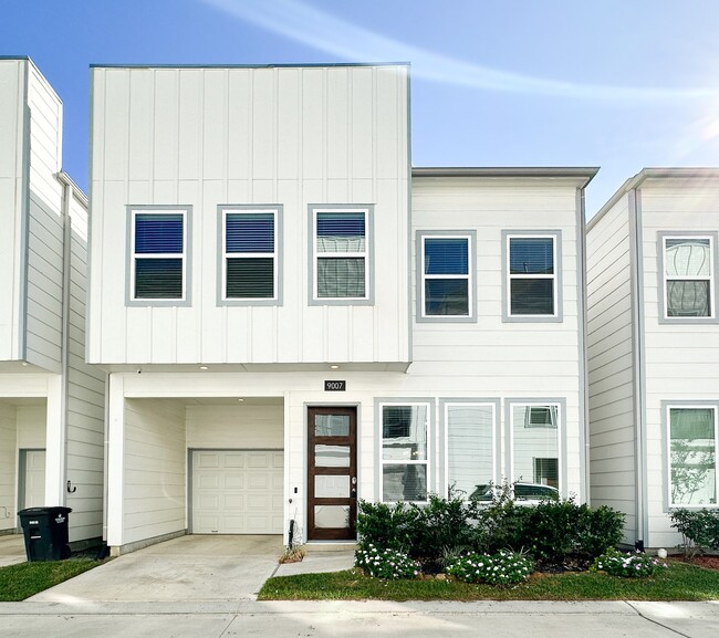 property at 9007 Lonestar Creekbend Ln