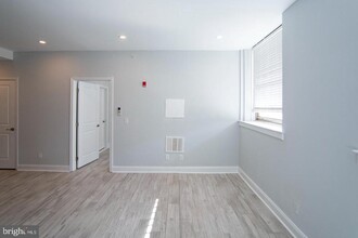427 Monroe St in Philadelphia, PA - Building Photo - Building Photo