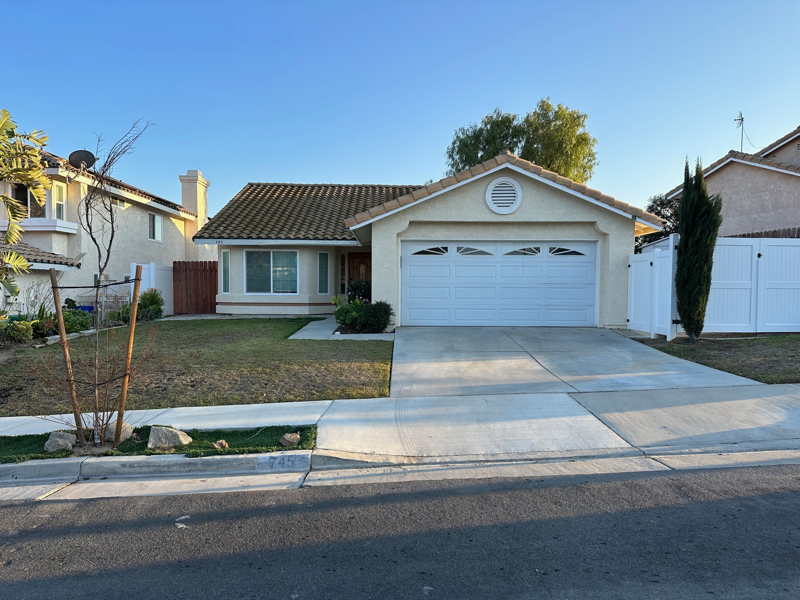 745 La Cumbre St in Corona, CA - Building Photo