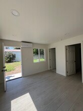 14629 Haynes St in Van Nuys, CA - Building Photo - Building Photo