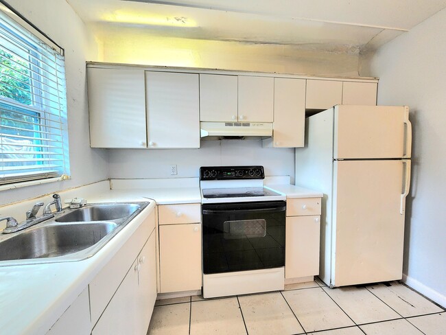 215 SW 1st Ct in Pompano Beach, FL - Building Photo - Building Photo