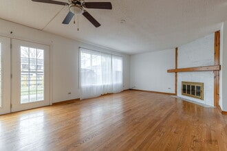 1261 Hialeah Ln in Hanover Park, IL - Building Photo - Building Photo