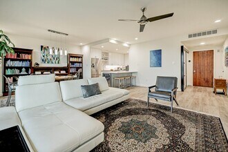 2200 Willowick Rd in Houston, TX - Foto de edificio - Building Photo