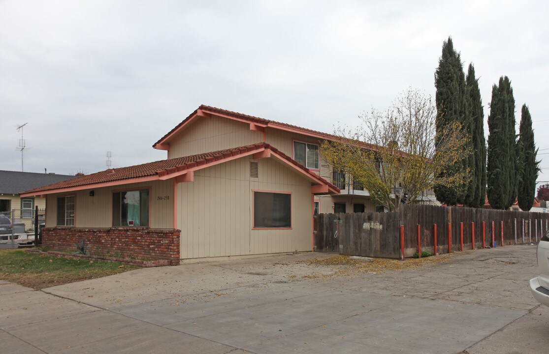 246 W 18th St in Merced, CA - Building Photo