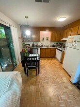 422-424 E St-Unit -#A in Davis, CA - Foto de edificio - Building Photo