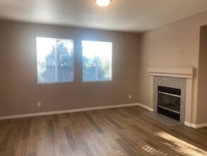 2103 Photinia Dr in Tracy, CA - Building Photo - Building Photo