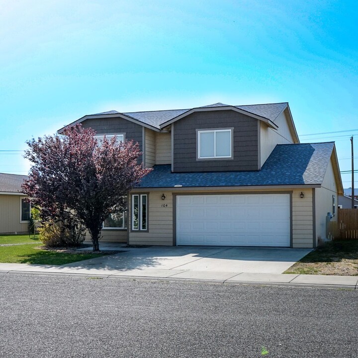 104 E Kristen Ave in Ellensburg, WA - Foto de edificio