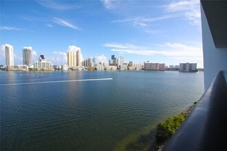 5000 Island Estates Dr in Aventura, FL - Building Photo - Building Photo