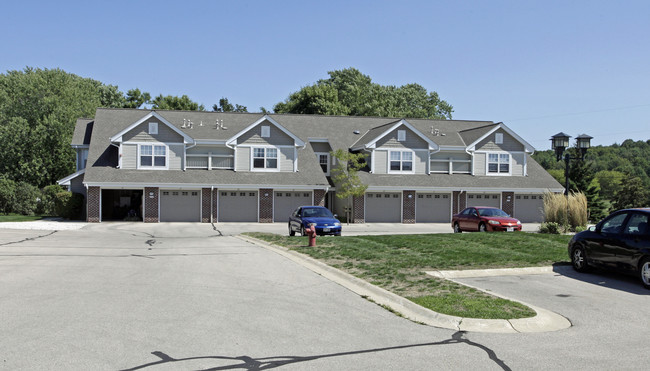 Gateway Terrace Apartments in Hartford, WI - Foto de edificio - Building Photo