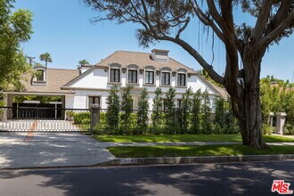 908 N Rexford Dr in Beverly Hills, CA - Building Photo - Building Photo