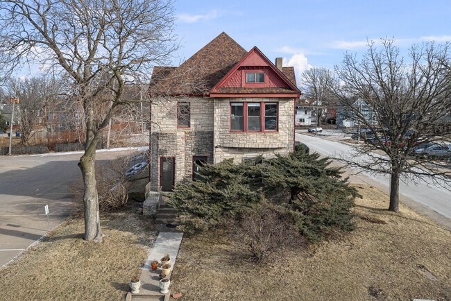 1703 N Brady St in Davenport, IA - Building Photo - Building Photo