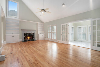 1689 Harts Run in Chamblee, GA - Foto de edificio - Building Photo