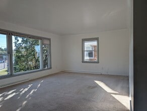 26631 Lakeshore Blvd in Euclid, OH - Building Photo - Building Photo