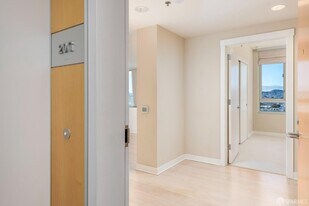 501 Beale St in San Francisco, CA - Building Photo