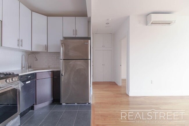 LUXURY 1 BED LOFT in Queens! in Queens, NY - Building Photo - Building Photo
