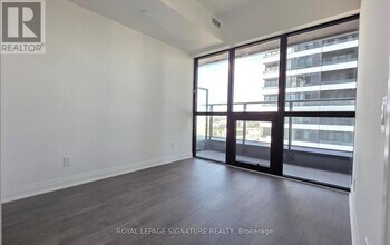 4015 The Exchange in Mississauga, ON - Building Photo - Building Photo