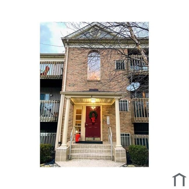 property at 4 Banyan Wood Ct