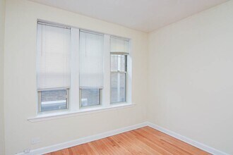557 W Aldine Ave in Chicago, IL - Building Photo - Building Photo