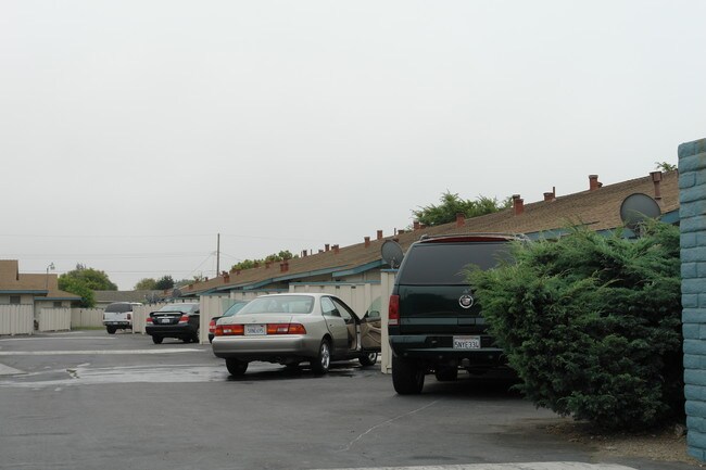 Clark Manor Apartments in Salinas, CA - Building Photo - Building Photo