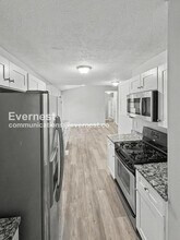 800 Cedar Lake Dr SE in Conyers, GA - Foto de edificio - Building Photo