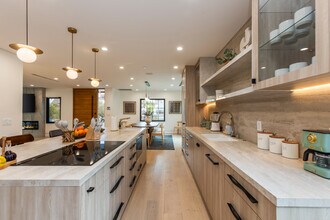 1161 Stearns Dr in Los Angeles, CA - Building Photo - Building Photo