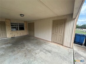 1324 S Mesquite Ave in New Braunfels, TX - Building Photo - Building Photo