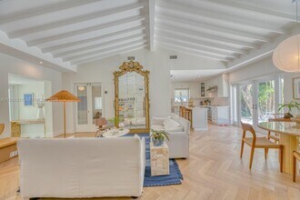 4071 Barbarossa Ave in Miami, FL - Building Photo - Building Photo