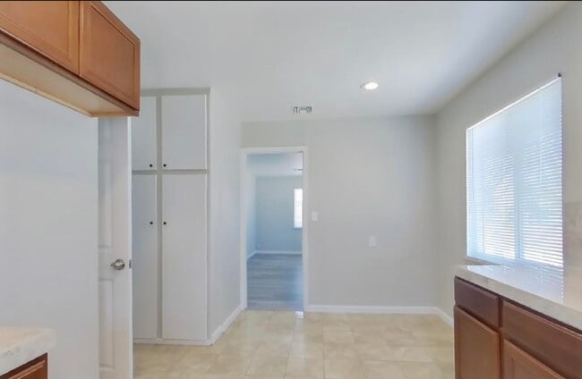 1125 W Ovington St in Lancaster, CA - Building Photo - Building Photo