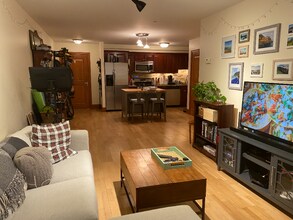 2440 Massachusetts Ave, Unit 19 in Cambridge, MA - Foto de edificio - Building Photo