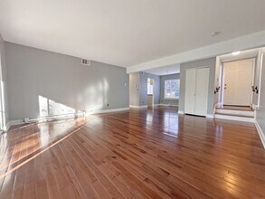 109 Candlewood Dr in South Windsor, CT - Building Photo - Building Photo