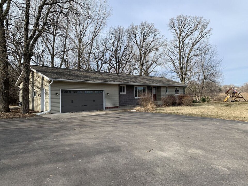 2318 Bonaire Path W in Rosemount, MN - Building Photo
