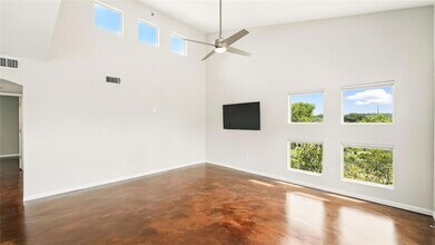 41 Waller St, Unit 301 in Austin, TX - Building Photo - Building Photo