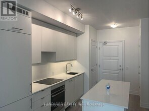 36 Elm Dr W in Mississauga, ON - Building Photo - Building Photo