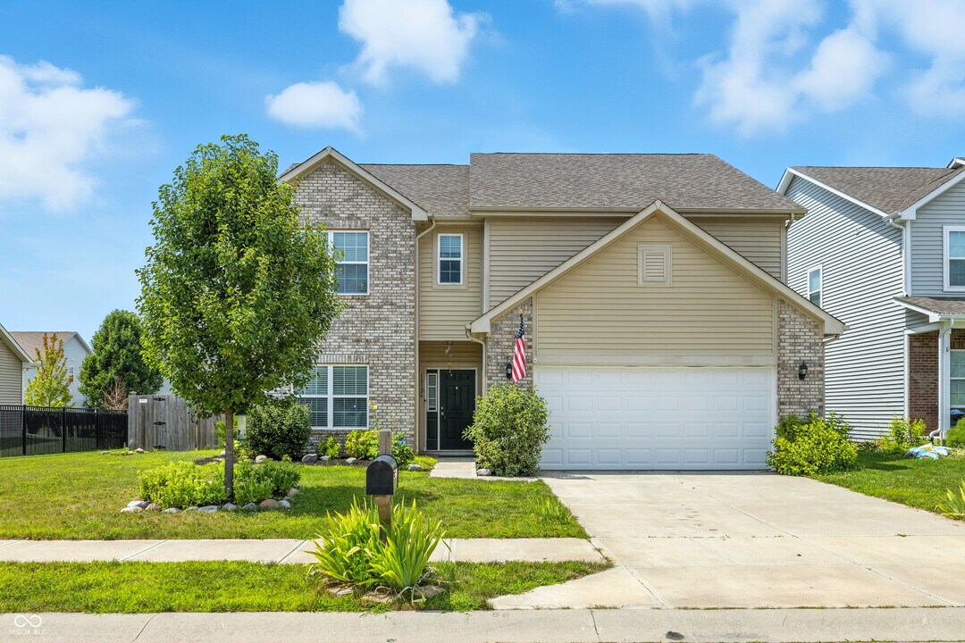 18126 Pate Hollow Ct in Westfield, IN - Building Photo