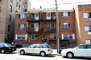3520 149th St in Flushing, NY - Building Photo