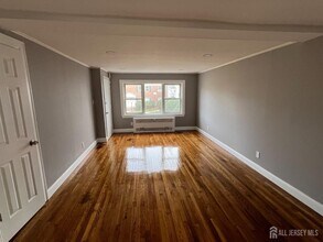 10 Garfield Park-Unit -A in Edison, NJ - Building Photo - Building Photo