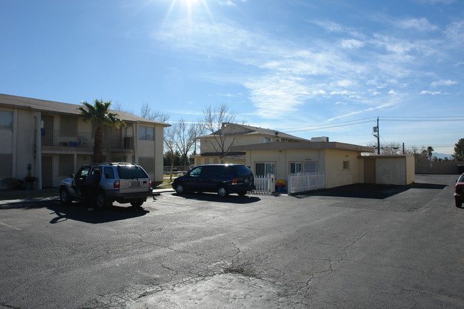 4887-4899 Owens Ave in Las Vegas, NV - Building Photo - Building Photo