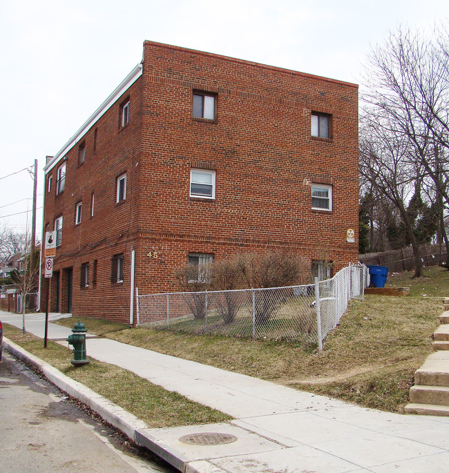 450 Xenia St SE in Washington, DC - Foto de edificio - Building Photo