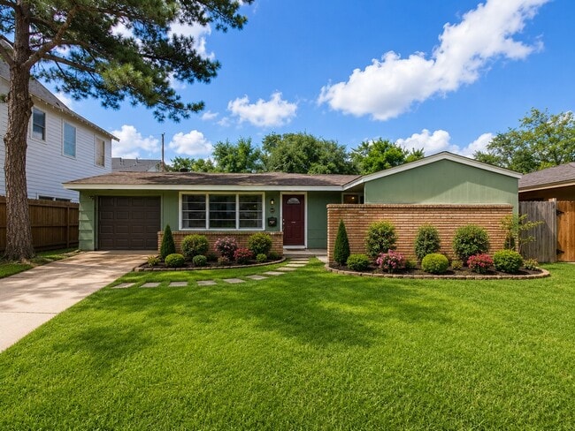 1430 Cheshire Ln