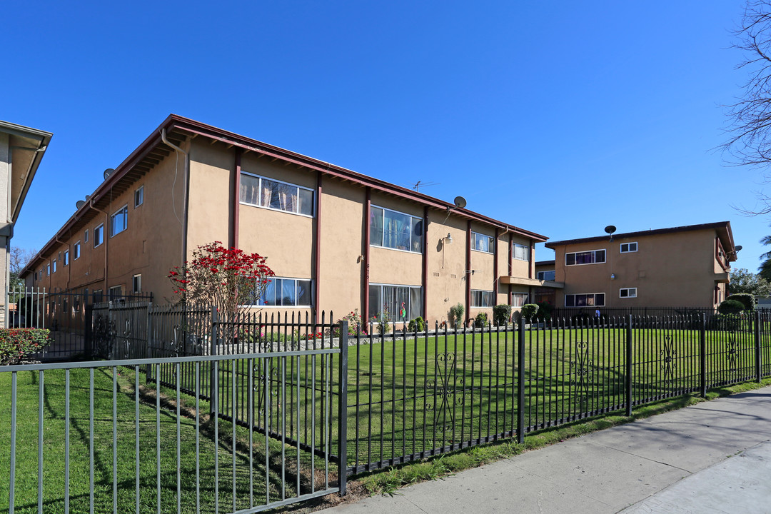 829 S Townsend St in Santa Ana, CA - Building Photo