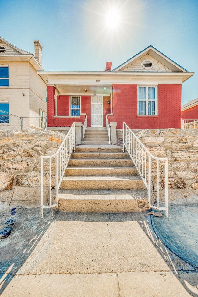 1123 N El Paso St, Unit A in El Paso, TX - Building Photo - Building Photo