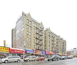 Sanford Court in Flushing, NY - Foto de edificio - Building Photo