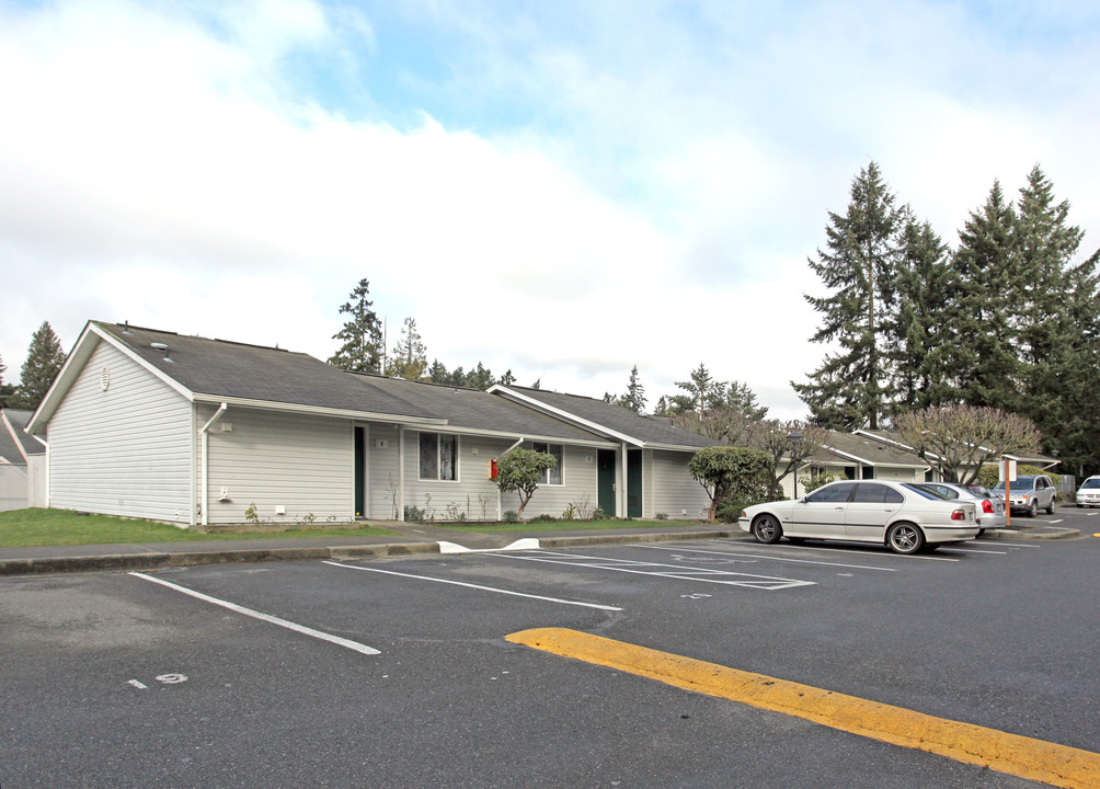 Evergreen Court in Federal Way, WA - Building Photo