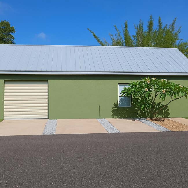 11111 Country River Dr, Unit Auxiliary Barn Unit in Parrish, FL - Foto de edificio - Building Photo