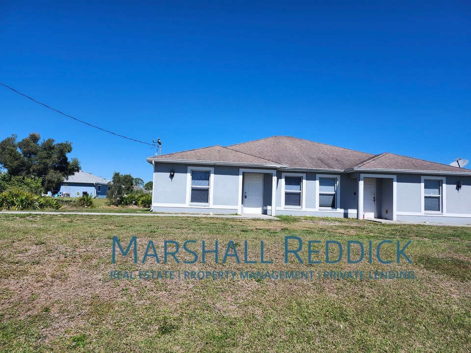 773 Alabama Rd S in Lehigh Acres, FL - Foto de edificio